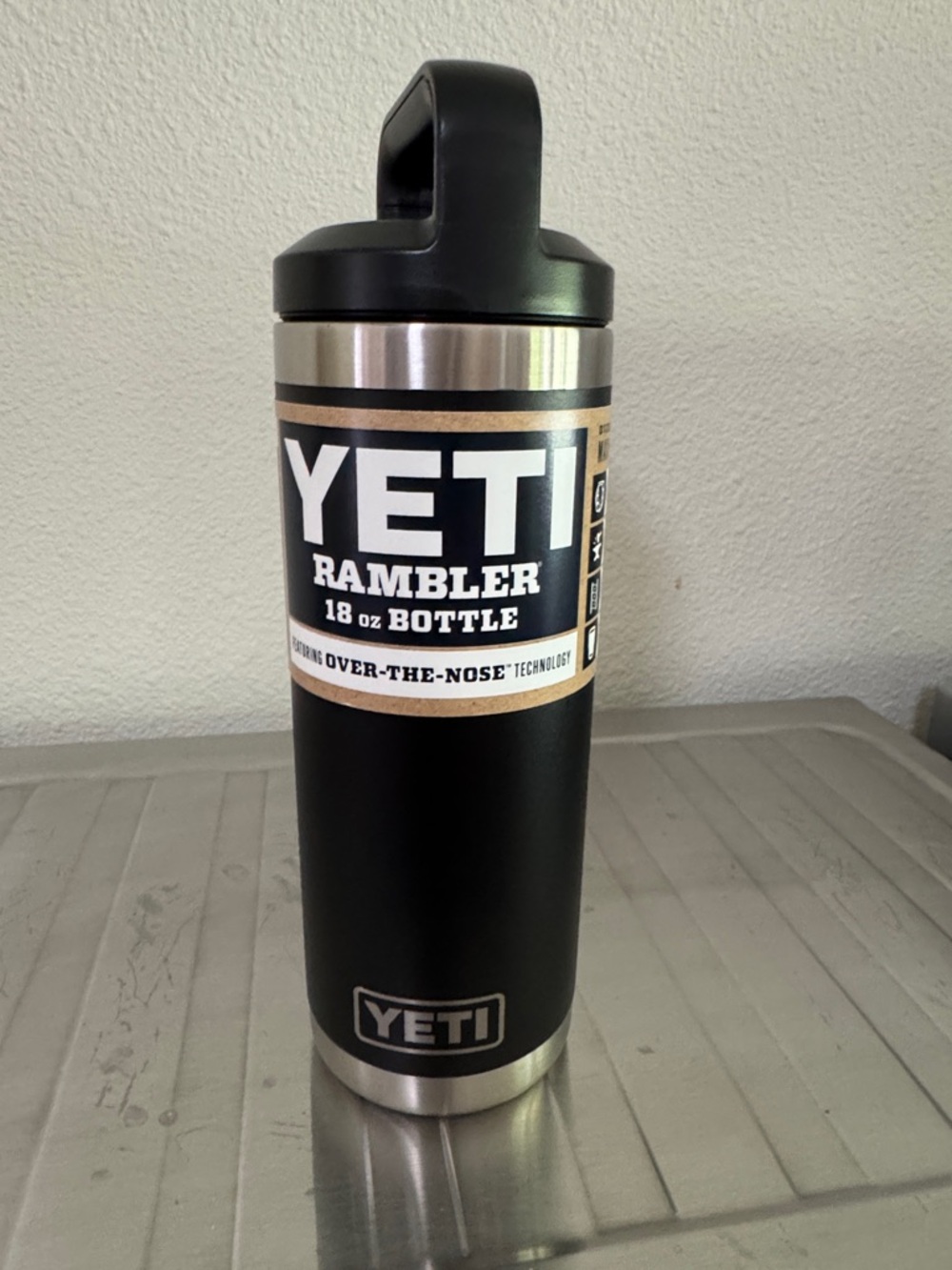 Yeti Rambler Bottle in Black with Stainless  18 oz NEW